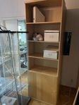 IKEA-möbler skänkes (Hyllor, vitrinskåp samt dagbädd/bä