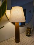 Lampa bordslampa i teak och läder