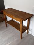 Avlastningsbord eller sideboard 