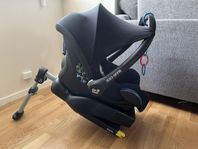 Babyskydd Maxi Cosi Carbofix med isofix bas