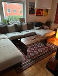 Stor beige soffa