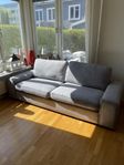 (GRATIS HEMLEVERANS) LJUSGRÅ 3-SITS SOFFA KIVIK