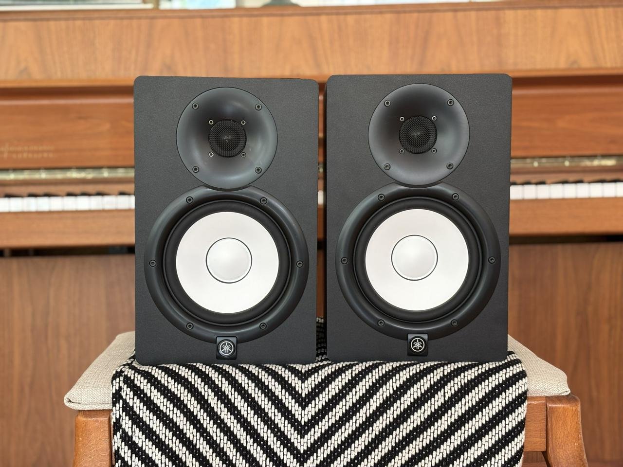 Yamaha HS7 par