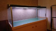 Skänkes - akvarium 150 cm