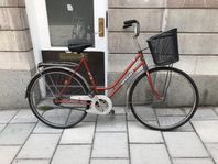 Röd Monark Damcykel Med Korg 