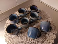 6 små skålar och 8 små kaffemuggar 