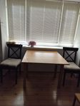 Matbord från + 2st brunsvarta stolar från Ikea som ny