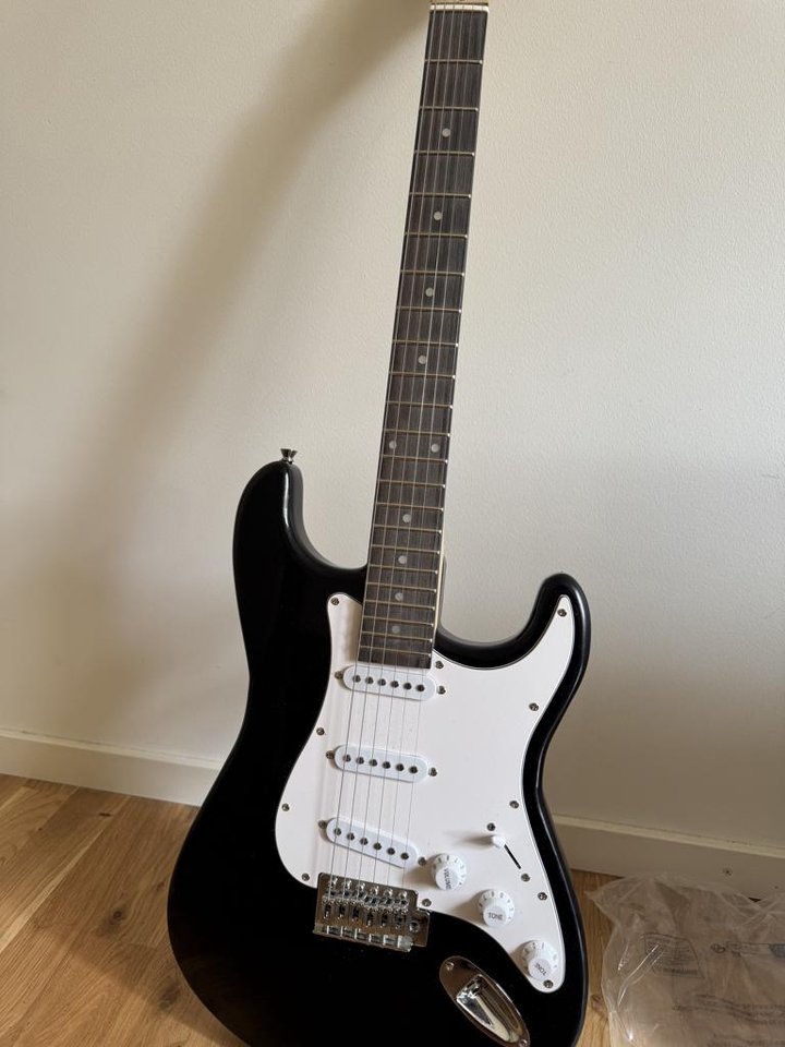 Fender style electric guitar 