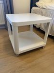 Litet sängbord, soffbord, sidobord, vitt bord, bord med hju