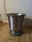 Aluminiumkruka samt blomvagn med hjul