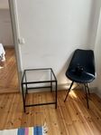 Glass bord och fin design stol