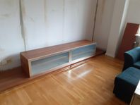 TV-bänk i valnöt