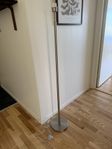 Golvlampa kromfärgad 