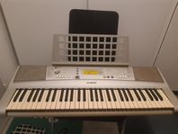 Yamaha PSR-E303 keyboard