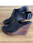 NYA sandaler med kilklack stl 40 