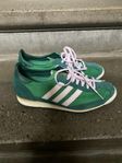 Adidas sneakers dam
