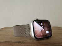 Apple Watch Series 9 + laddare (GPS + Cellular) 45 mm, guld
