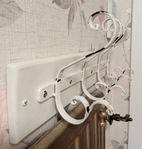 Charmig shabby chic hängare med vackra krokar!