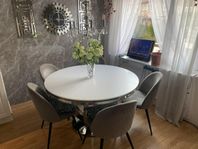 Matbord Rund 140cm med  4 stolar 