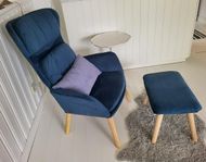 Fåtölj med fotpall