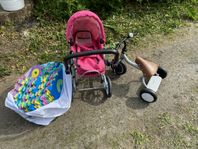 en dockvagn, en trehjuling och en pusselmatta  