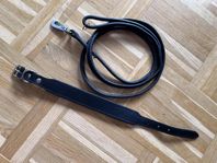 Halsband och koppel i läder