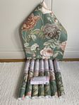 8 rullar Boutique non-woven tapet med stora blommor