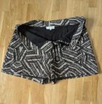 Calvin Klein Short storlek 8 (M)