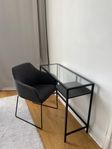 Skrivbord och stol