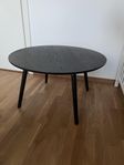 Runt svart soffbord 