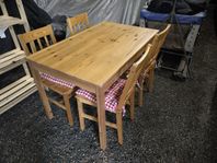 Köksbord med 4 stolar