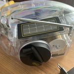 VEVRADIO FÖR ATT KUNNA LYSSNA  UTAN EL , BATTERIER 