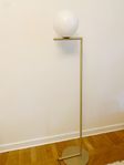 IC Lights F1 golvlampa mässing, opal