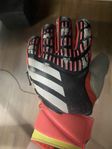 fotbolls handskar Adidas predator