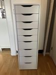 Aleks hurts med lådor, IKEA