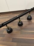 Taklampa med tre spotlights