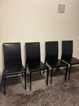 4 svarta skinnstolar slumpas 