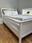 Säng Hemnes med madrass