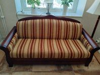 Bäddsoffa och soffbord 