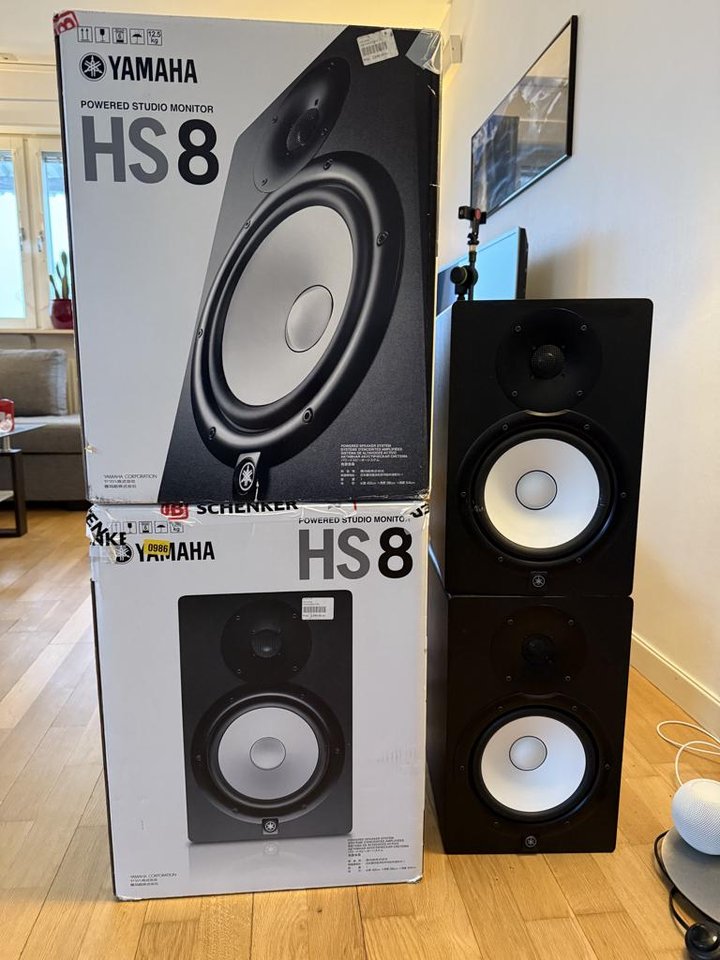 Yamaha HS8