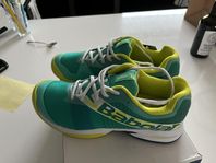  Nya tennis skor grus i st 40 Babolat. 