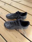 fotbollsskor st. 33