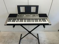 Keyboard Yamaha med stativ