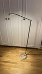 Golvlampa i svart/silver
