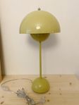 Flowerpot VP3 bordslampa, Pale sand