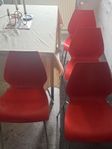 Kartell Maui röda stolar köksstolar