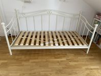 Vit säng från mio  90*200cm