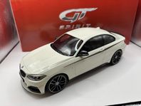 BMW M235i skala 1/18 GT-Spirit samlarbil