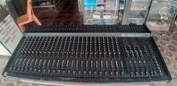 Peavey 24 Channel Mixer   SRC 2400