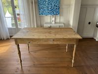 Lantligt matbord 1800 tal